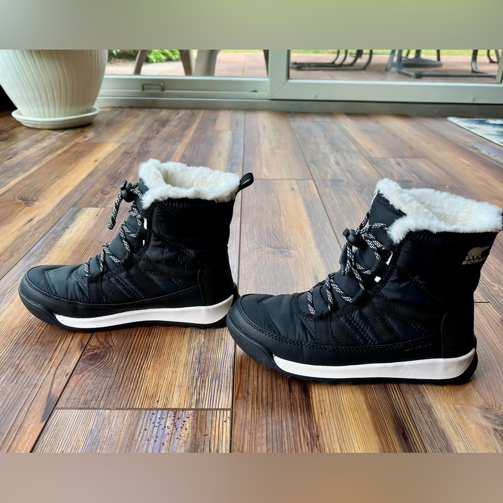 Sorel Whitney II Snow Boots - Kids - Size 2 Youth - Like New
